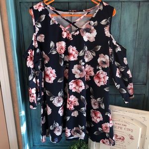 Cold shoulder long tunic size XXL